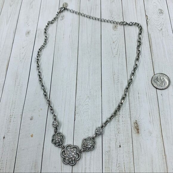 2028 Silver Crystal Flower Necklace - Picture 1 of 3